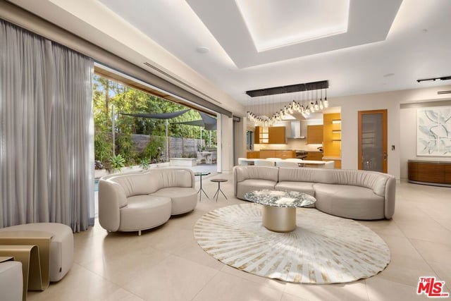 4005 Dixie Canyon Avenue, Sherman Oaks, CA 91423 — photo 4 of 28
