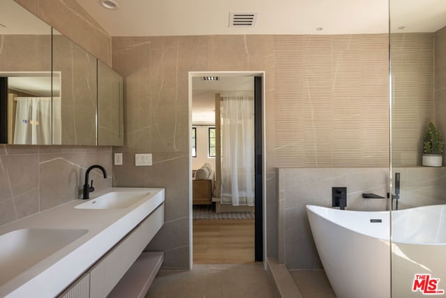 22269 Avenue San Luis, Woodland Hills, CA 91364 — photo 13 of 21