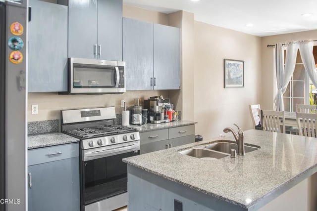 2725 Smokey Mountain Drive, Oxnard, CA 93036 — photo 4 of 18