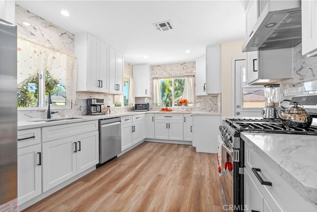 2701 Arlington Avenue, Los Angeles, CA 90018 — photo 9 of 46