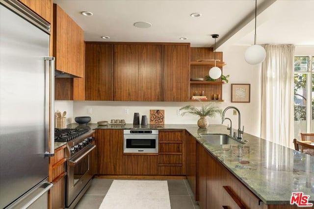 1011 W Mountain Street, Glendale, CA 91202 — photo 13 of 46