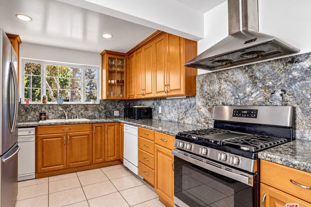 607 N Fuller Avenue, Los Angeles, CA 90036 — photo 14 of 26