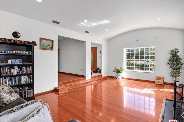 607 N Fuller Avenue, Los Angeles, CA 90036 — photo 9 of 26