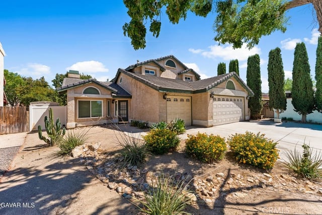 42910 Burlwood, Lancaster, CA 93536 — photo 2 of 33