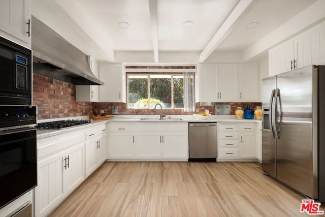 10985 Bellagio Road, Los Angeles, CA 90077 — photo 10 of 22