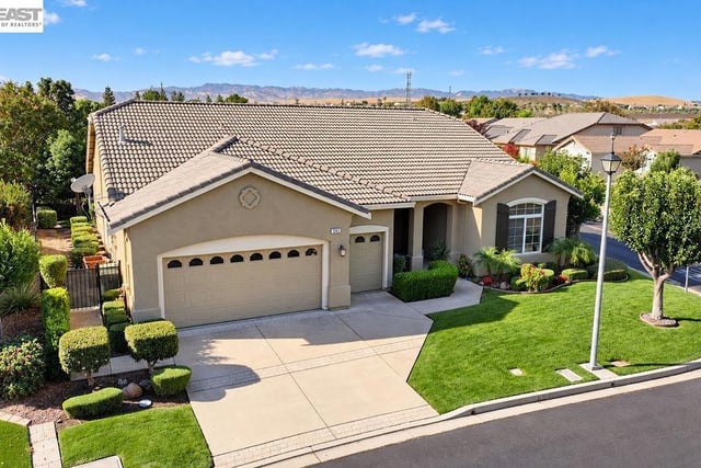 1242 Flores Way, Brentwood, CA 94513 — photo 2 of 28
