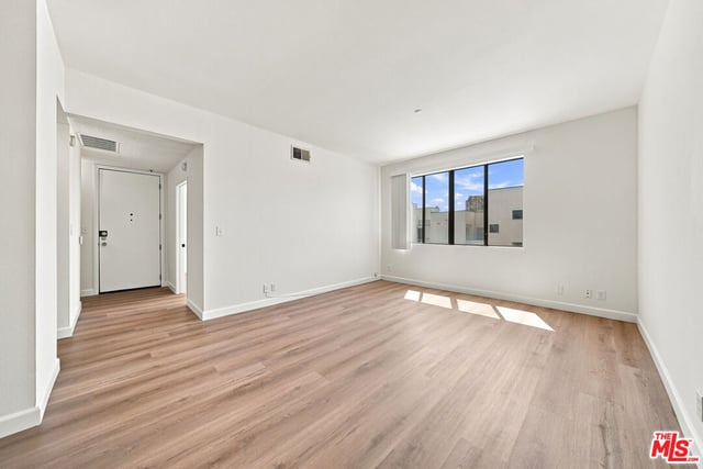 533 S St Andrews Place 404, Los Angeles, CA 90020 — photo 2 of 13