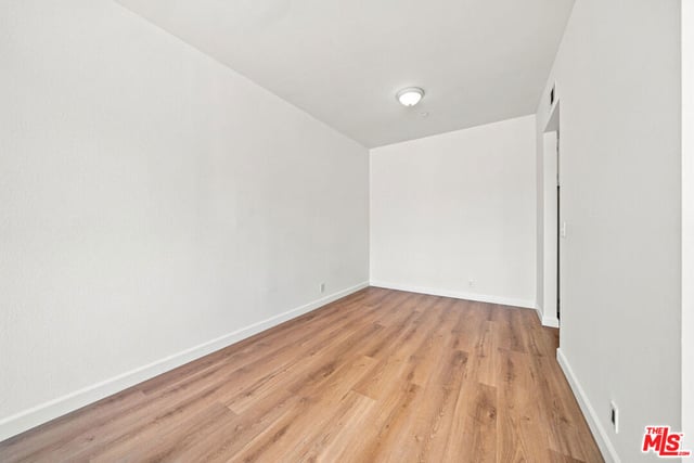 533 S St Andrews Place 404, Los Angeles, CA 90020 — photo 4 of 13