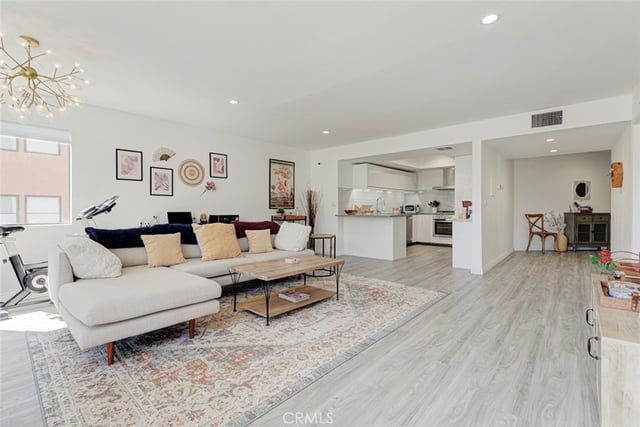 1037 N Vista, Los Angeles, CA 90046 — photo 16 of 51