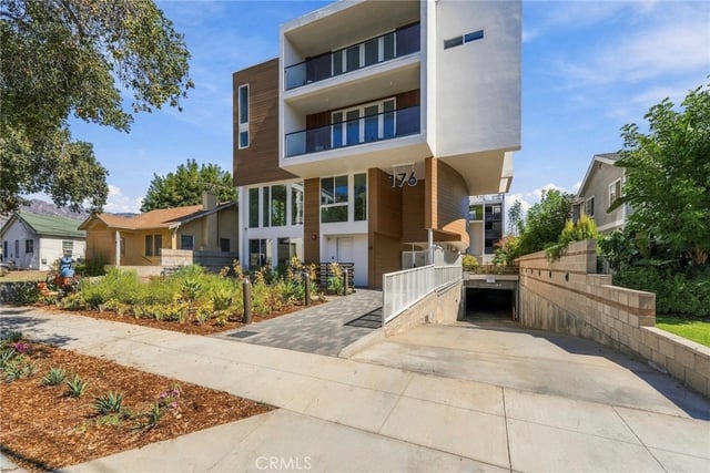 176 N Catalina Ave 404, Pasadena, CA 91106 — photo 3 of 52