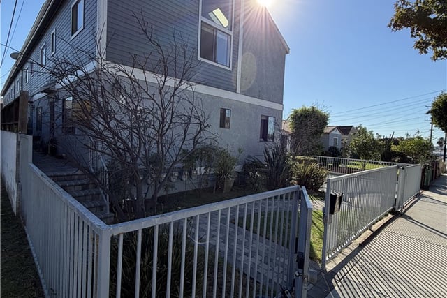 312 E Plymouth Street 4, Inglewood, CA 90302 — photo 2 of 7