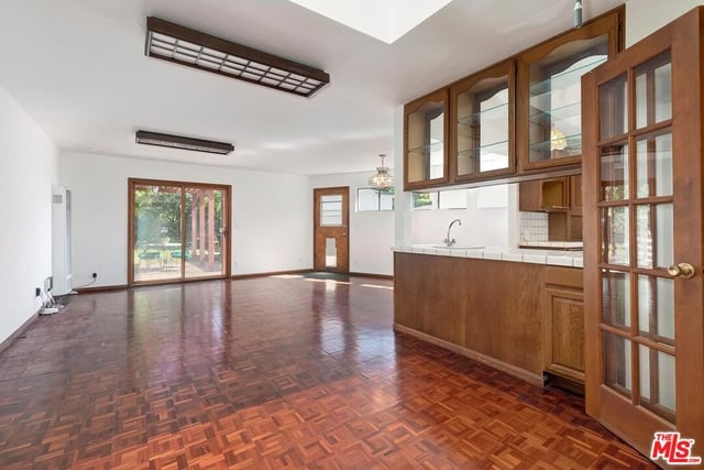 428 S Gretna Green Way, Los Angeles, CA 90049 — photo 10 of 28