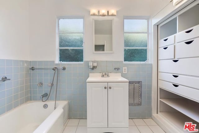 428 S Gretna Green Way, Los Angeles, CA 90049 — photo 17 of 28