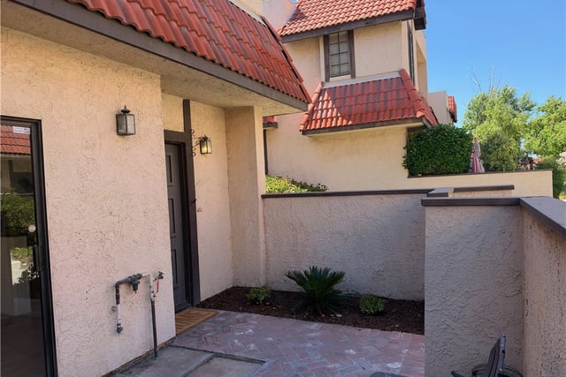 27623 Nugget Drive 4, Canyon Country, CA 91387 — photo 2 of 23