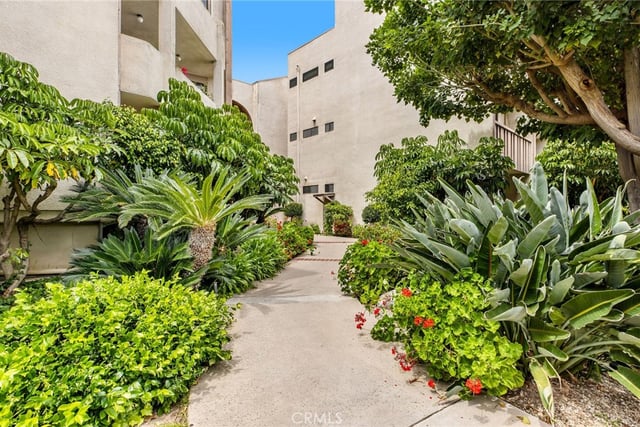 5216 Yarmouth Avenue 105, Encino, CA 91316 — photo 25 of 26