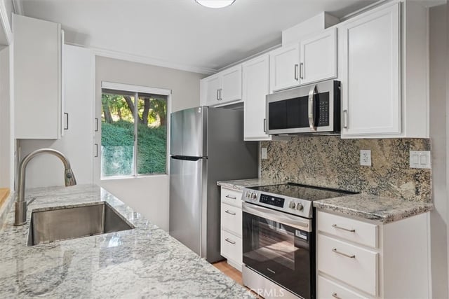 26331 Oakspur Drive C, Newhall, CA 91321 — photo 3 of 40