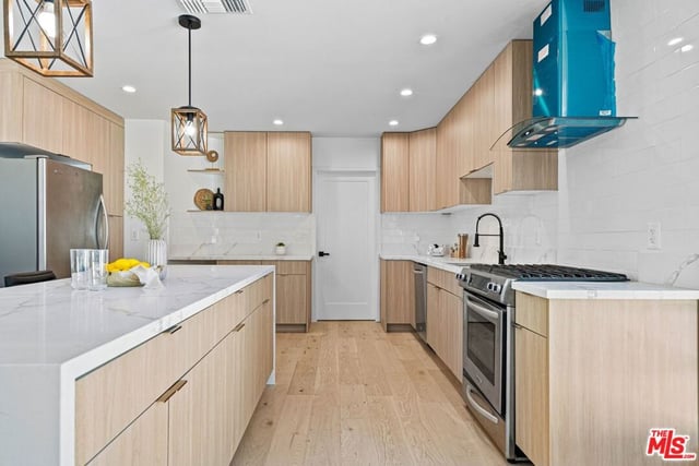 4955 Woodman Avenue, Sherman Oaks, CA 91423 — photo 12 of 30