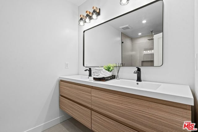 4955 Woodman Avenue, Sherman Oaks, CA 91423 — photo 18 of 30