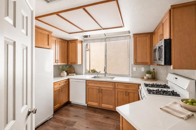 850 Vista Arriago, Camarillo, CA 93012 — photo 5 of 38