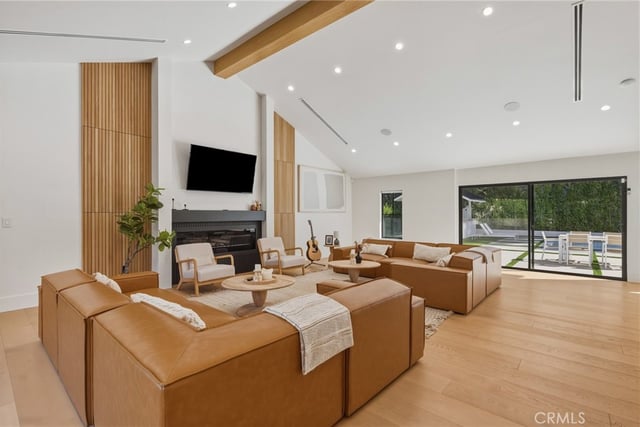 4830 Winnetka Avenue, Woodland Hills, CA 91364 — photo 14 of 58
