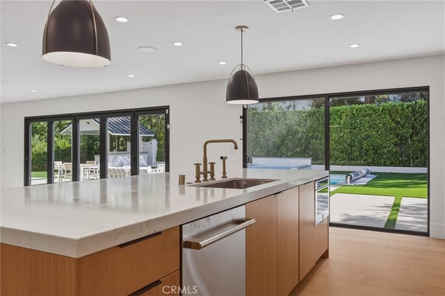4830 Winnetka Avenue, Woodland Hills, CA 91364 — photo 5 of 58