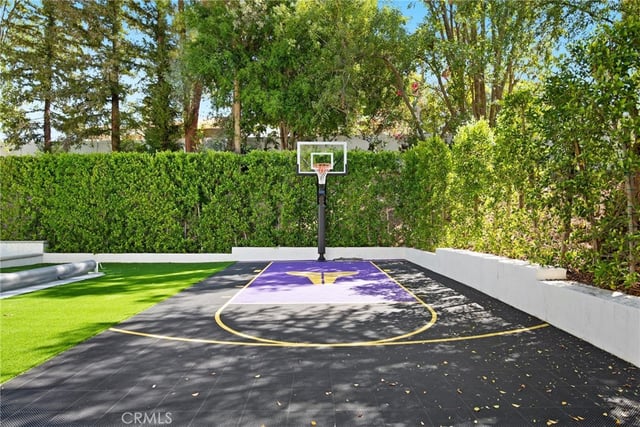 4830 Winnetka Avenue, Woodland Hills, CA 91364 — photo 9 of 58
