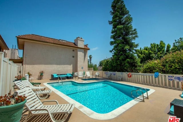 4365 Mclaughlin Avenue 18, Los Angeles, CA 90066 — photo 2 of 32