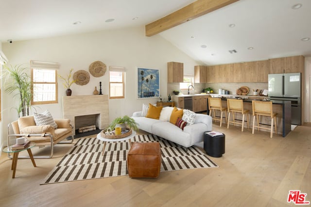 3342 W 27th Street, Los Angeles, CA 90018 — photo 3 of 45