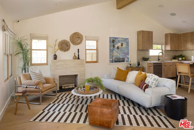 3342 W 27th Street, Los Angeles, CA 90018 — photo 9 of 45
