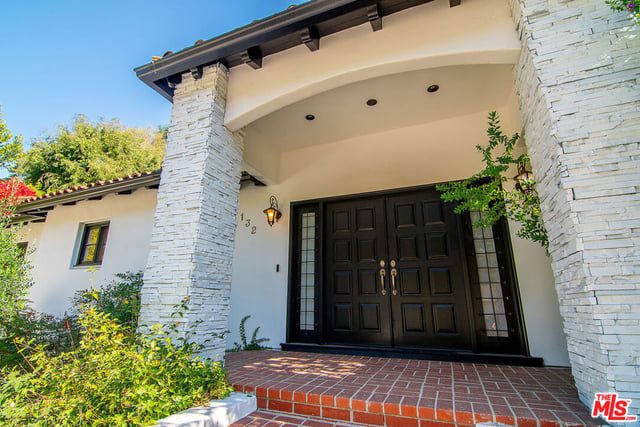 1132 Chantilly Road, Los Angeles, CA 90077 — photo 2 of 24