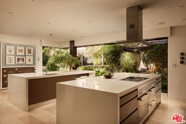 1164 N Doheny Drive, Los Angeles, CA 90069 — photo 10 of 34