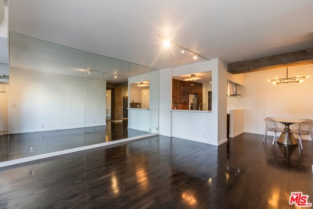 1155 N La Cienega Boulevard 110, West Hollywood, CA 90069 — photo 10 of 46