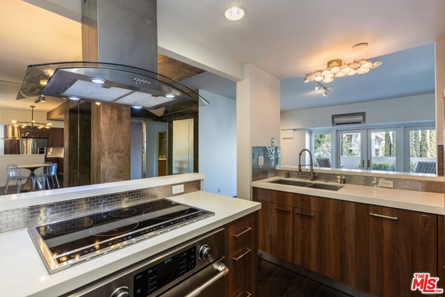 1155 N La Cienega Boulevard 110, West Hollywood, CA 90069 — photo 13 of 46