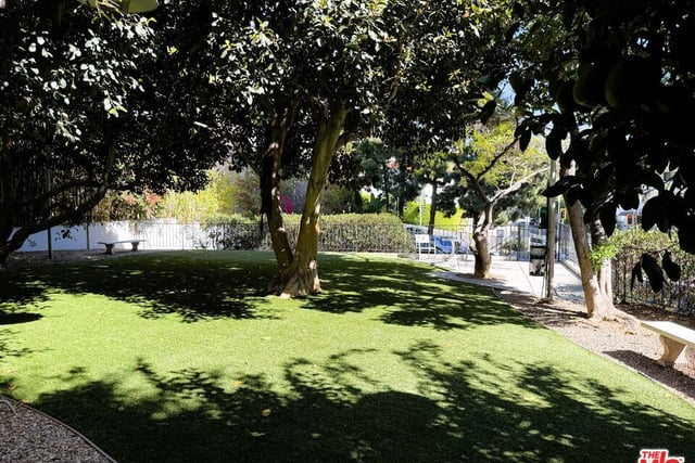 1155 N La Cienega Boulevard 110, West Hollywood, CA 90069 — photo 44 of 46