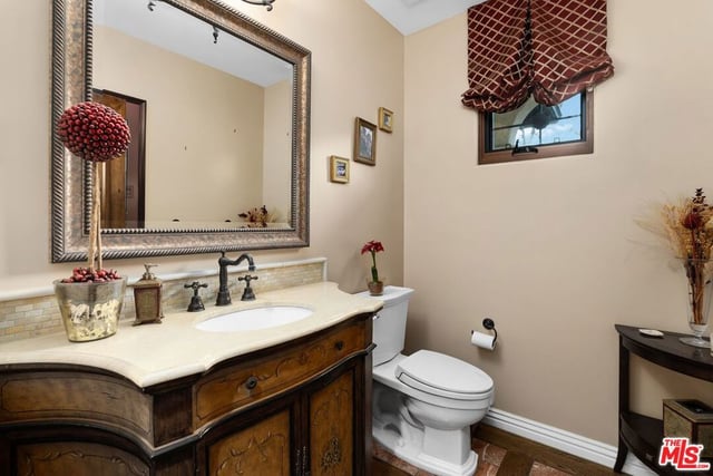 3522 S Barrington Avenue, Los Angeles, CA 90066 — photo 11 of 28