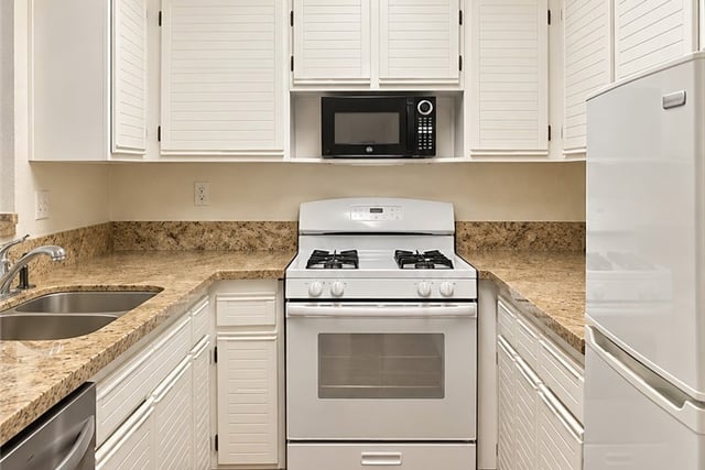 24125 Del Monte 153, Valencia, CA 91355 — photo 4 of 15