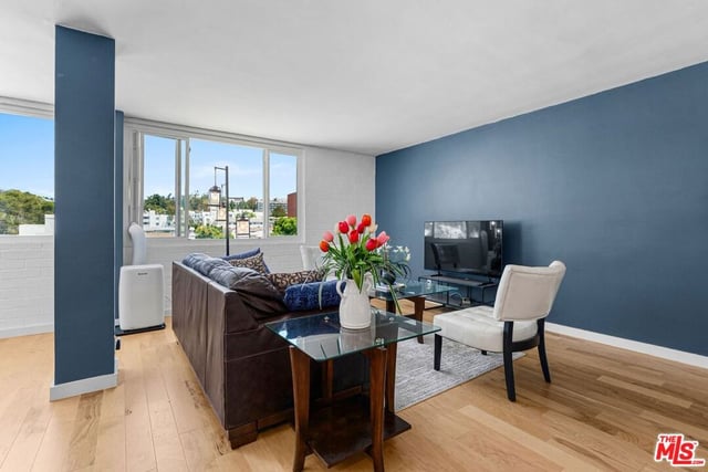 540 Kelton Avenue 501, Los Angeles, CA 90024 — photo 2 of 17
