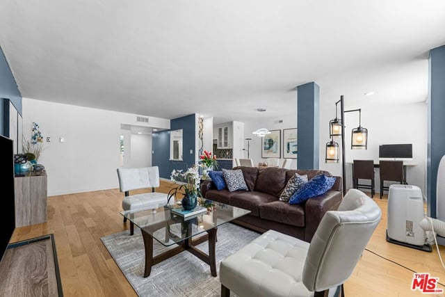 540 Kelton Avenue 501, Los Angeles, CA 90024 — photo 4 of 17