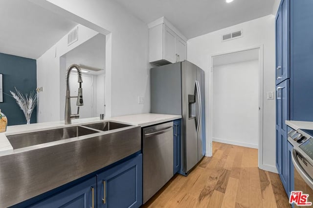 540 Kelton Avenue 501, Los Angeles, CA 90024 — photo 5 of 17