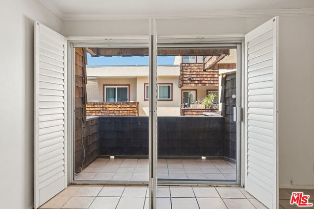 5414 Newcastle Avenue 19, Los Angeles, CA 91316 — photo 10 of 32