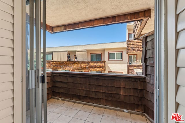 5414 Newcastle Avenue 19, Los Angeles, CA 91316 — photo 11 of 32