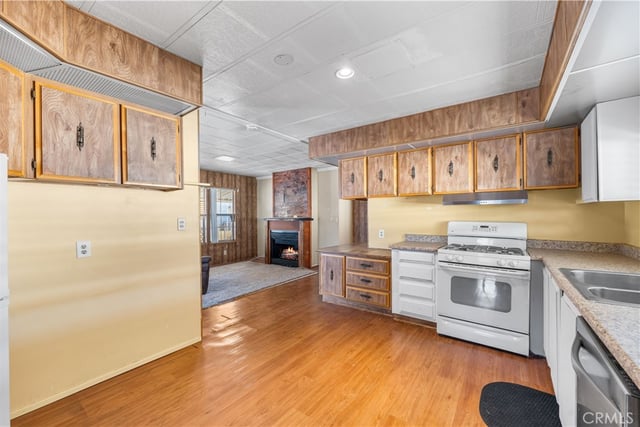 2550 E Avenue I 15, Lancaster, CA 93535 — photo 6 of 11