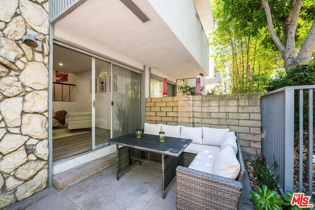 4231 W Sarah Street 15, Burbank, CA 91505 — photo 3 of 31