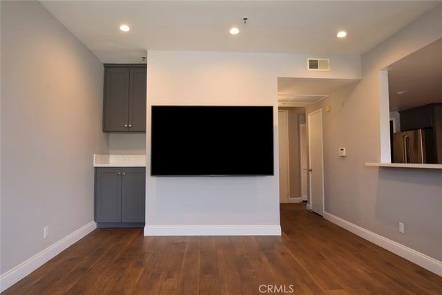 5350 White Oak Avenue 105, Encino, CA 91316 — photo 14 of 38