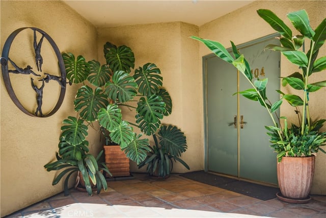 12841 Bloomfield Street 104, Studio City, CA 91604 — photo 2 of 28