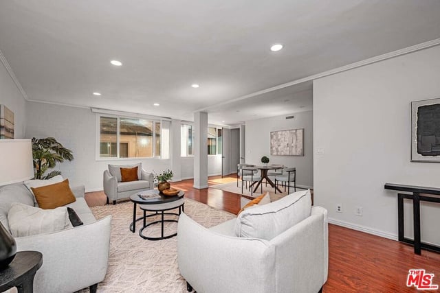 540 Kelton Avenue 105, Los Angeles, CA 90024 — photo 5 of 32