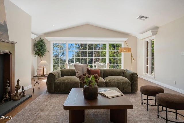 250 N San Rafael Avenue, Pasadena, CA 91105 — photo 5 of 46