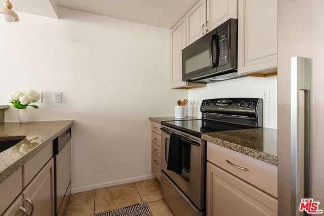 750 N Kings Road 315, Los Angeles, CA 90069 — photo 12 of 32
