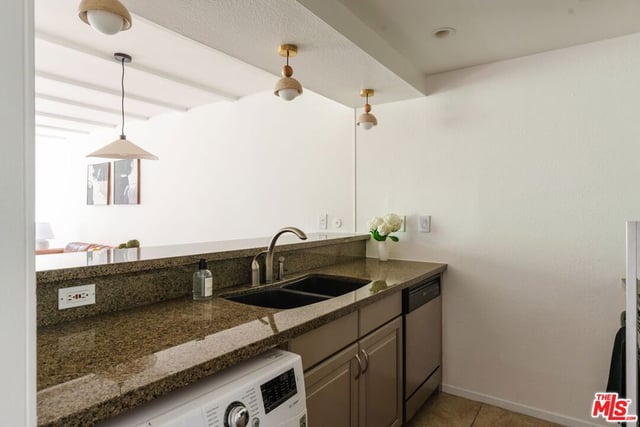 750 N Kings Road 315, Los Angeles, CA 90069 — photo 13 of 32