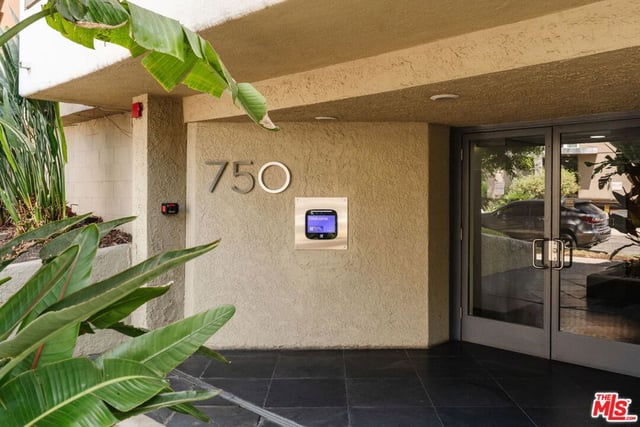 750 N Kings Road 315, Los Angeles, CA 90069 — photo 19 of 32